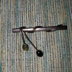 UNUSUAL STERLING SILVER BAR PIN